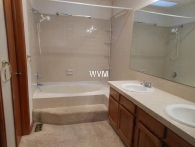 Photo - Manchester Park Townhouse near Chambers and Mississippi