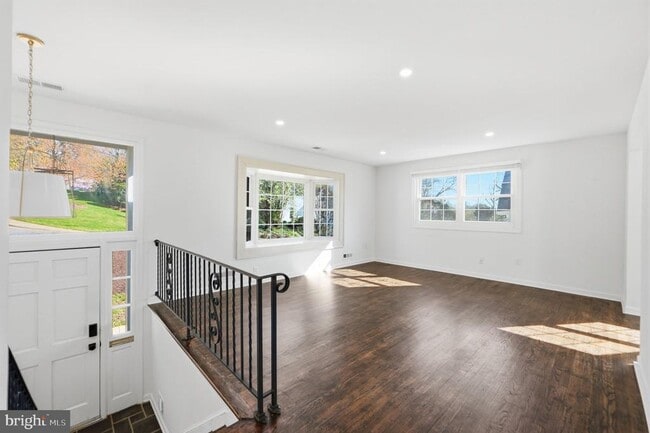 Photo - 448 Summers Dr