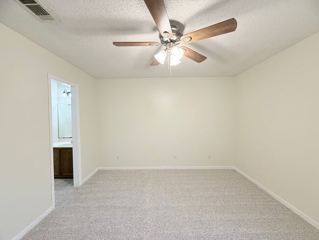 Photo - 2 Bedroom Townhome Near Scenic Hills