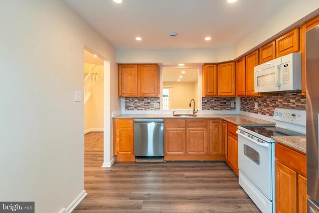 Photo - 308 Wayne Ct