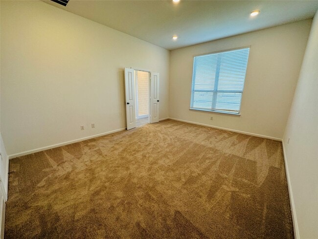 Building Photo - 4143 Champlain Wy