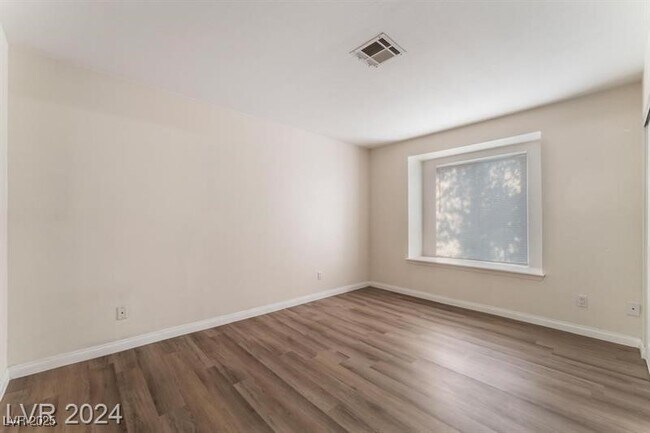 Building Photo - 7200 W Pirates Cove Rd Unit 2108