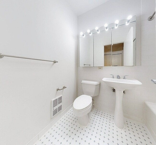 Photo - Washington Street Unidad 2G