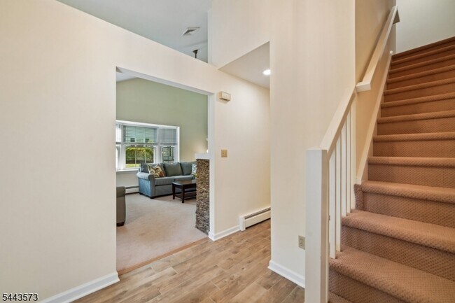Photo - 29 Coachlight Dr