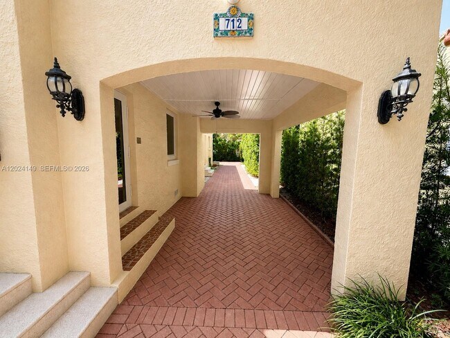 Photo - 712 Navarre Ave