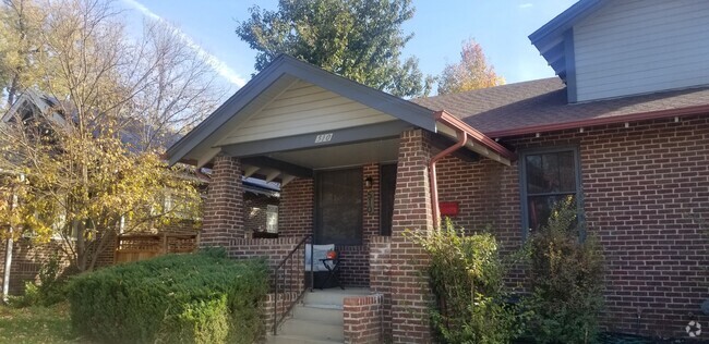 Building Photo - GORGEOUS DUPLEX - WALK TO WASH PARK!!! Rental