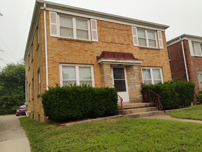 Building Photo - 3611 Douglas Rd Unit Lower