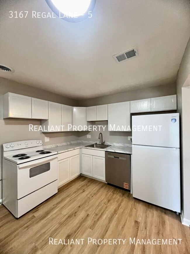 Photo - 3167 Regal Ln Unidad 5