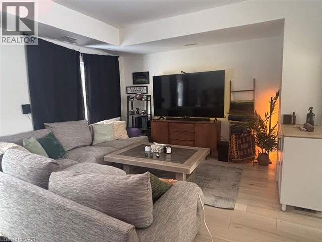 Photo - 258 Hespeler Rd