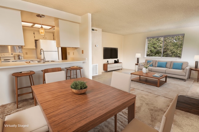Poplar Village - Medford Oregon - Living Room