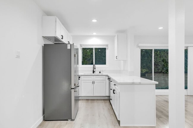 Photo - 1138 Cardiff Ave Unidad 2