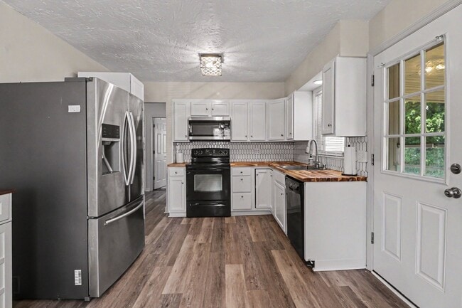 Photo - 105 Maple Dr