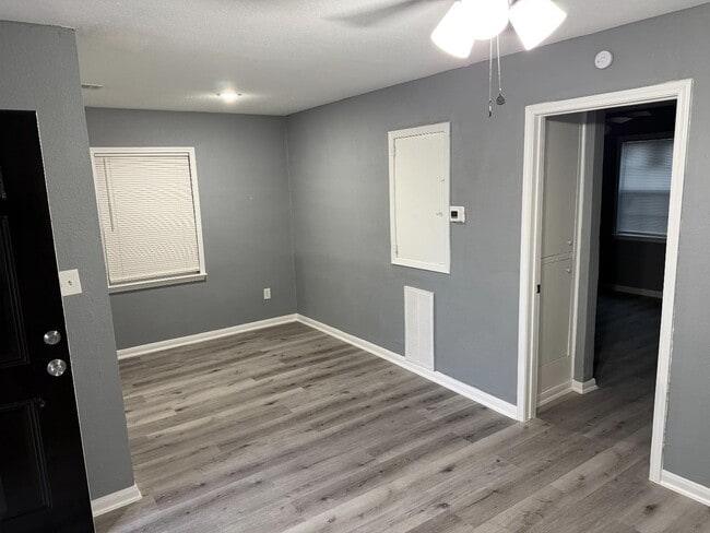 Photo - 14147 Force St