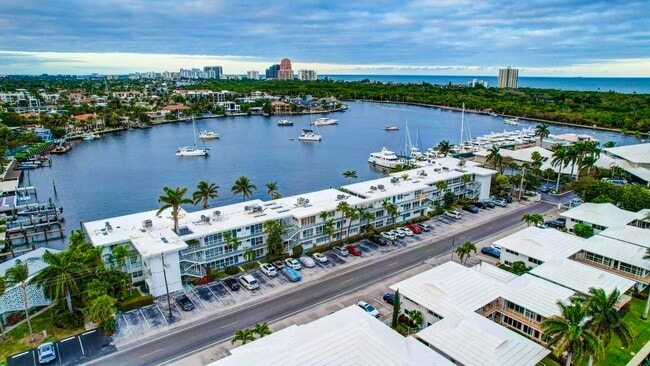 Photo - 2727 Yacht Club Blvd