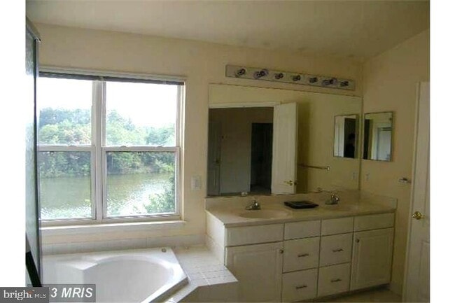 Photo - 21505 Trowbridge Square