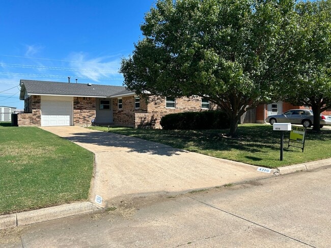 3-bedroom, 1.5-bath in the MacArthur Schoo... - 3-bedroom, 1.5-bath in the MacArthur Schoo... House