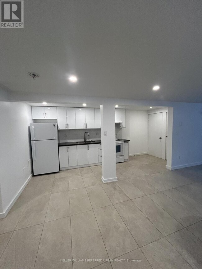 Photo - 198 Coxwell Ave Unité Basement