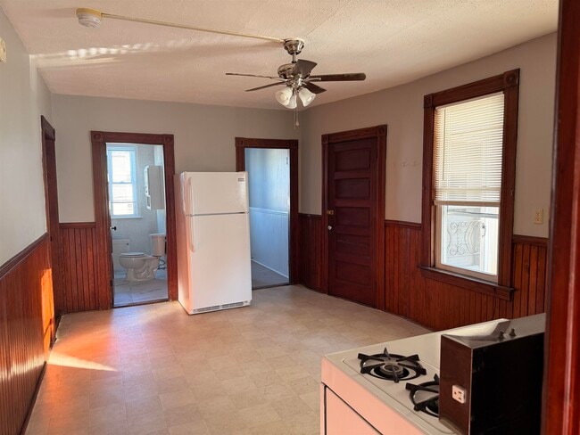 Photo - 561 Rimmon St