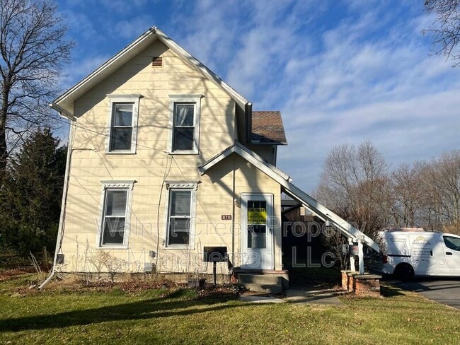 Building Photo - 870 S Main St Unit A