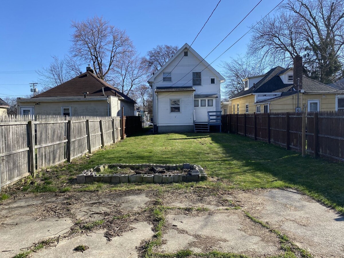 Photo - 3 Bedroom House - South Side Neighborhood