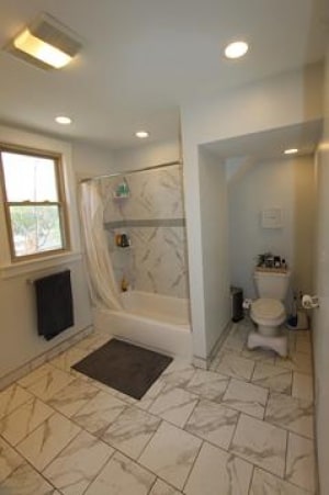 Bathroom - 1918 Morrell St