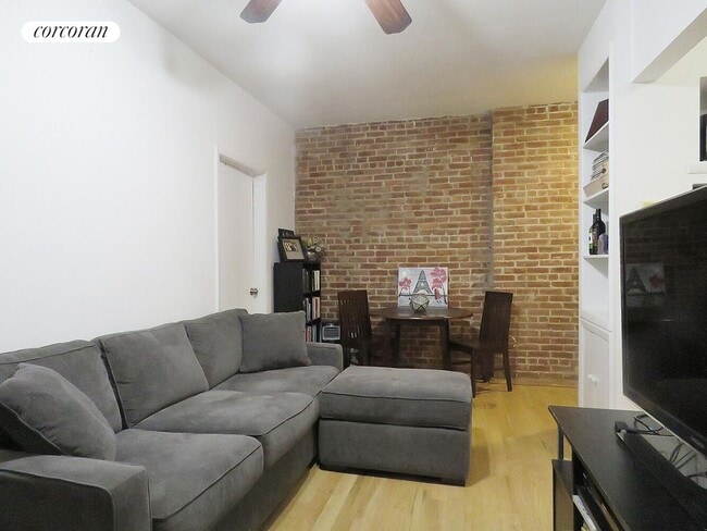 Building Photo - 302 E 92nd St Rental