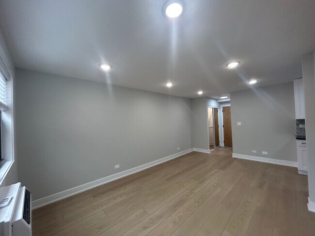 Photo - 516 W Aldine Ave