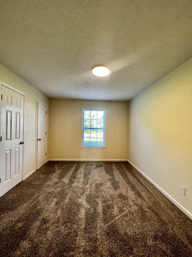 Building Photo - 3864 NORTHEAST DRIVE UNIT C Rental