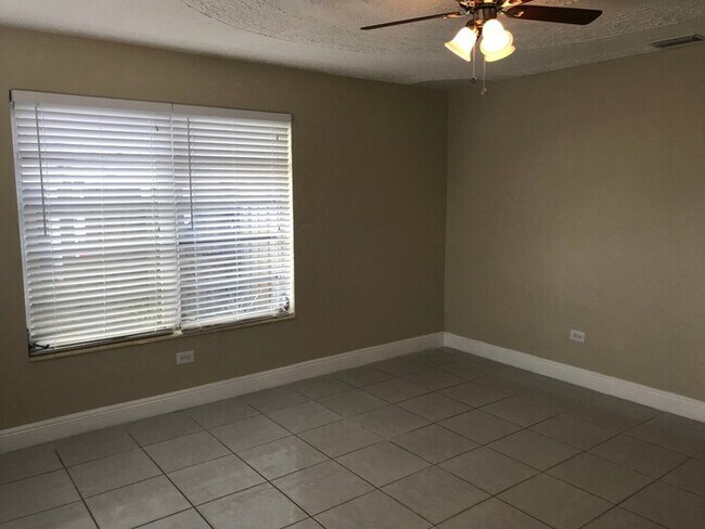 Photo - 2100 SW 68th Way