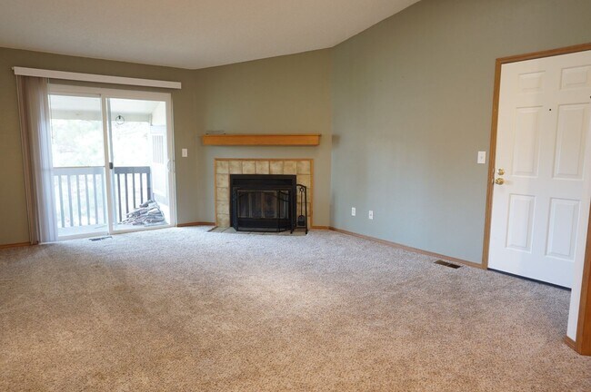 Photo - Super Cute, Move-in Ready, Spacious, 2nd F... Unit G