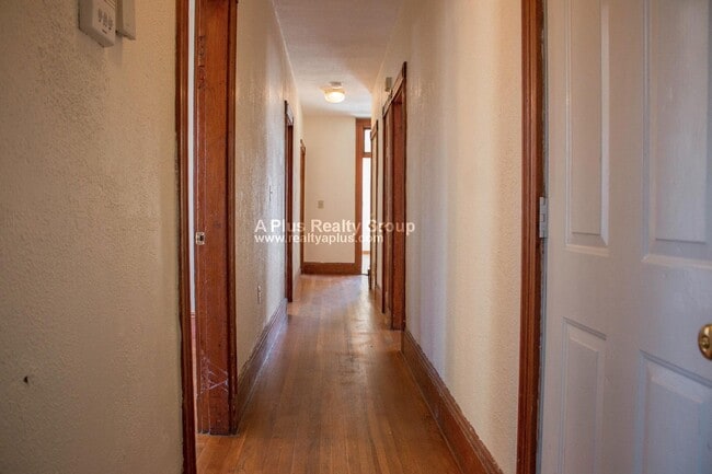 Building Photo - 336 Centre St Unit 1