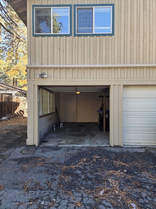 Building Photo - AR308-Dick's Family Trust Unit B