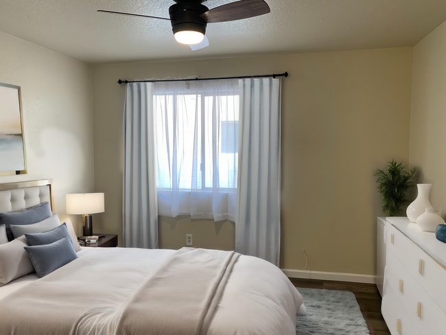 Photo - 444 W Ivyglen St Unit 4