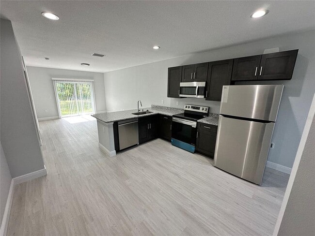 Photo - 2225 Fraser St