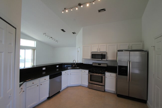 Photo - 210 Garberia Dr