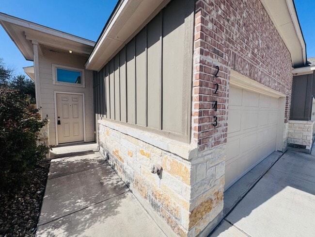 Photo - Luxury 3/2 duplex in NBTX