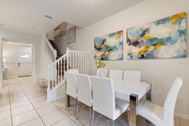 Photo - 2428 Dubai St