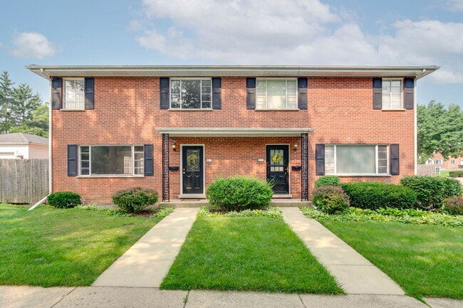 Building Photo - 42 S Maywood Rd Rental