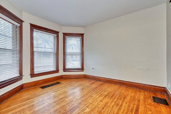 Photo - 371 Alexander St