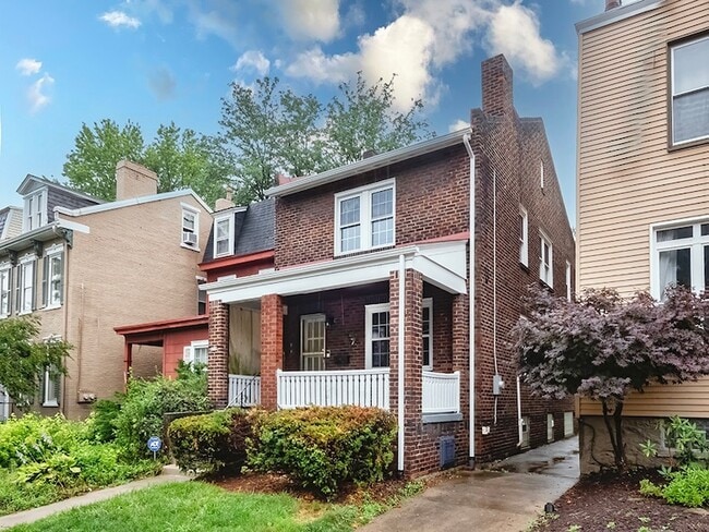 Building Photo - 5519 Howe St Rental