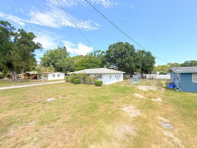 Photo - 213 6th Ave SW