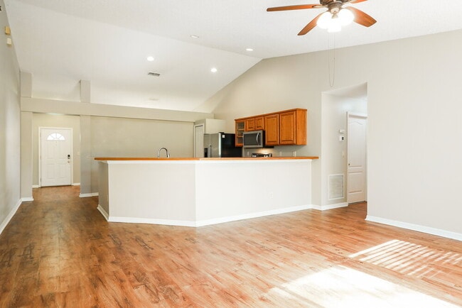 Photo - 313 Johns Glen Dr