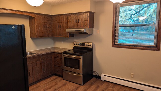 Photo - 901 4th St NE