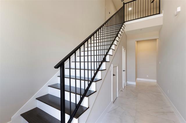 Photo - 2382 Usman Dr