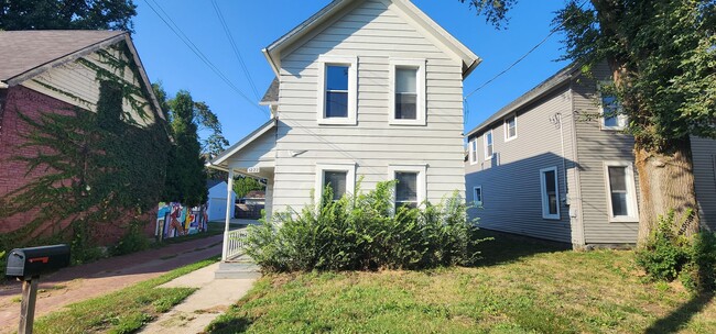 Building Photo - Renovated single-family home