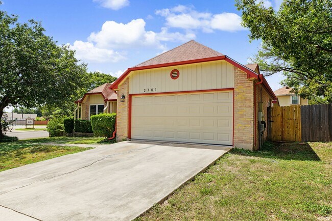 2701 Hillview Ln