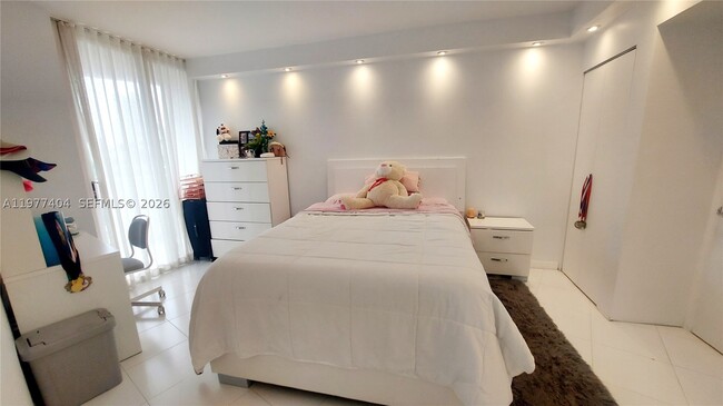 Photo - 1000 W Island Blvd Unit 508