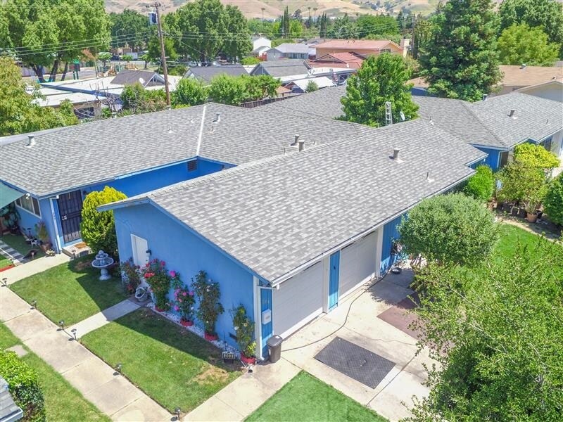 Photo - 178-180 Roundtable Dr