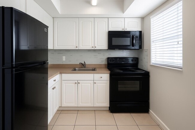 Building Photo - 665 Glouchester St Unit 14