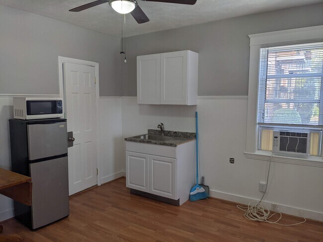 Photo - 403 River St Apartments Unit 1